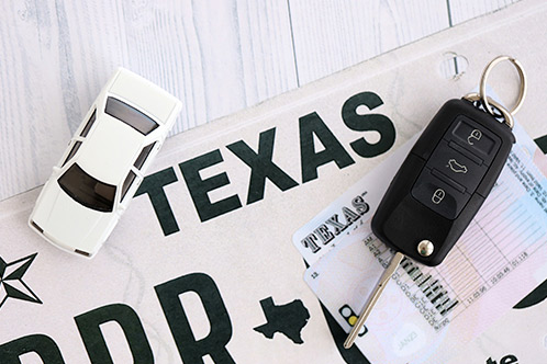 Visual guide on acquiring a Texas driver's license, emphasizing a 6-hour adult driver's ed course available this weekend.